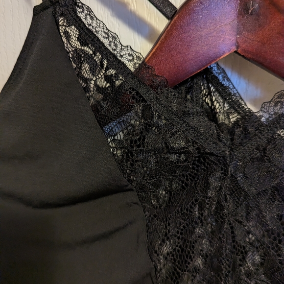 NWOT VENUS LACE AND SATIN CAMI - Picture 7 of 8